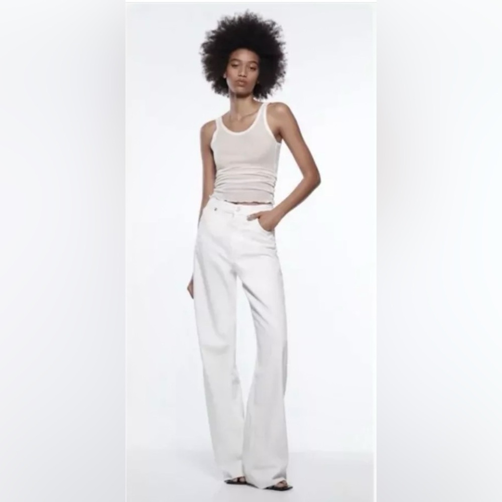 ZARA HIGH WAIST RAW HEM WIDE LEG JEANS. WHITE. SiZE 4
